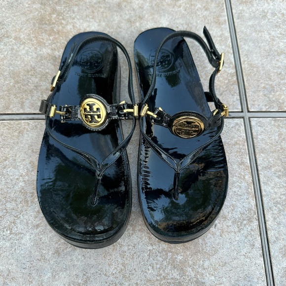 Tory Burch Ali Anteka Baby Gold Logo Sandal - Picture 2 of 12